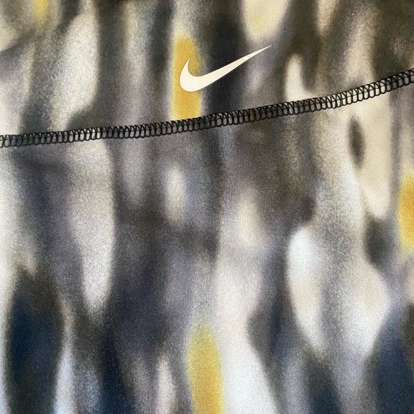 Nike Dri Fit multicolored capri leggings Size Large - Picture 3 of 6